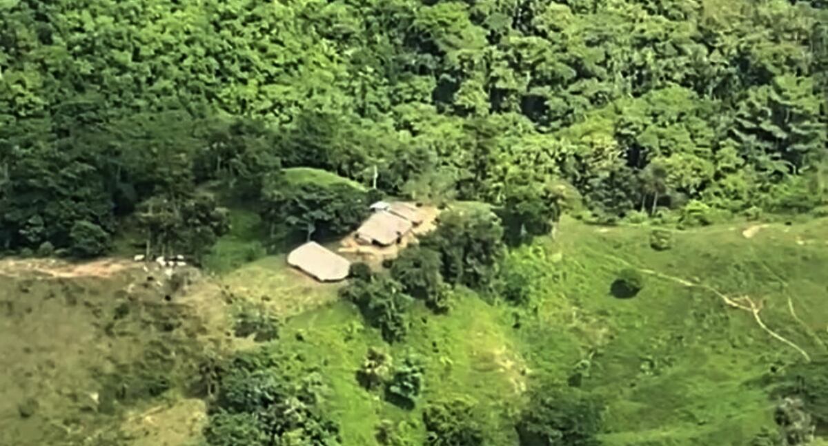 Sobrevuelo a la zona donde fue capturado el capo del narcotráfico, alias Otoniel, en Antioquia.