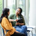 Lo más importante es que las personas deben ser conscientes de cómo se expresan y trabajar constantemente para mejorar las habilidades comunicativas.