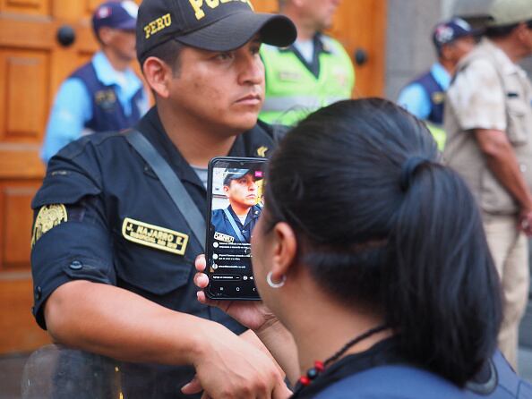 Así mismo, se benefician los docentes universitarios incluidos en la Ley 30220, el personal de salud incluido en el Decreto Legislativo 1153, miembros de las Fuerzas Armadas y Policía nacional. s. (Photo by Carlos Garcia Granthon/Fotoholica Press/LightRocket via Getty Images)