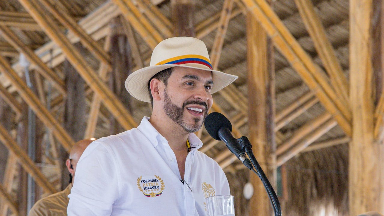 El presidente Abelardo De La Espriella durante un evento en el Eje Cafetero.