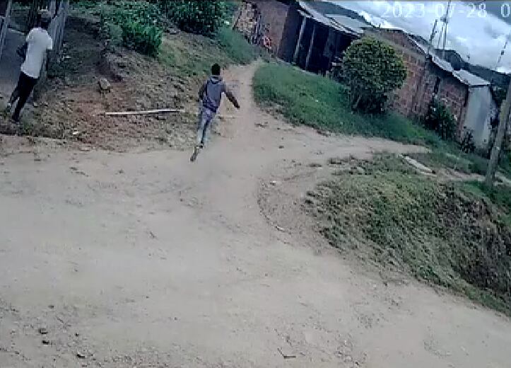 La comunidad quedó en medio del fuego cruzado.