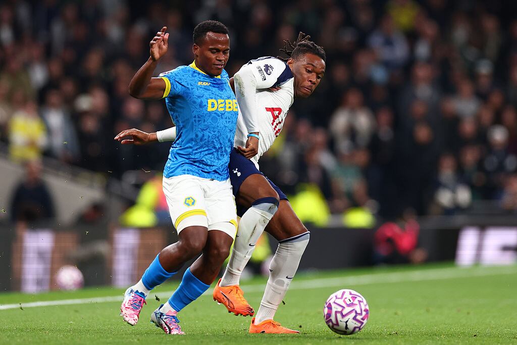 La mala racha de Wolverhampton se extiende, pero la noticia estuvo en la confianza que el técnico depositó en Jhon Arias, quien vivió un estreno especial en Inglaterra.