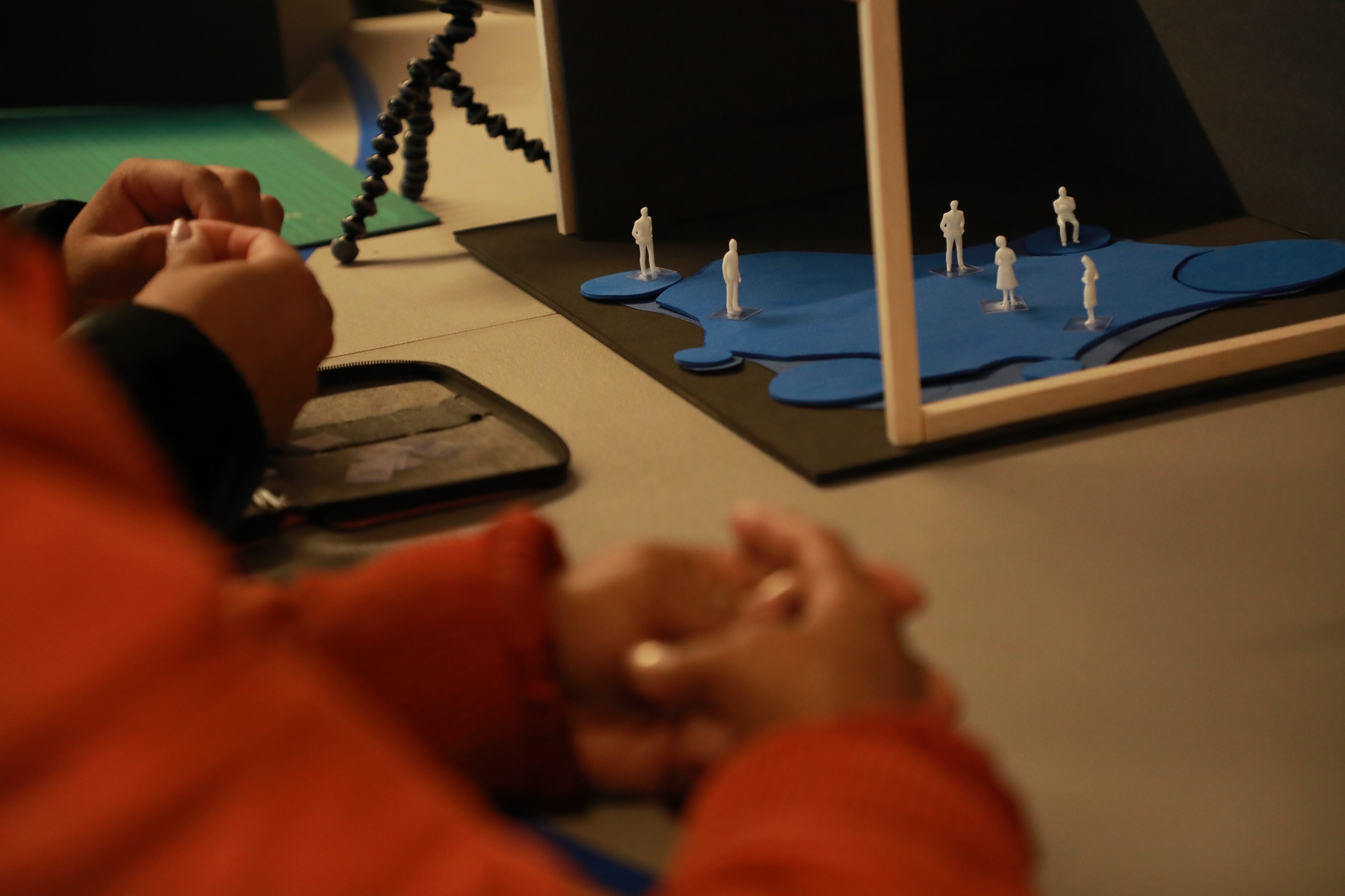 El eje central es el estreno en Colombia de “Corazón Rudo”, una obra multimedia construida a partir de testimonios de sobrevivientes del reclutamiento en la infancia y adolescencia que se presentará en la sala Fanny Mickey del Centro Nacional de las Artes Delia Zapata Olivella. Foto: Oriana Giacometto