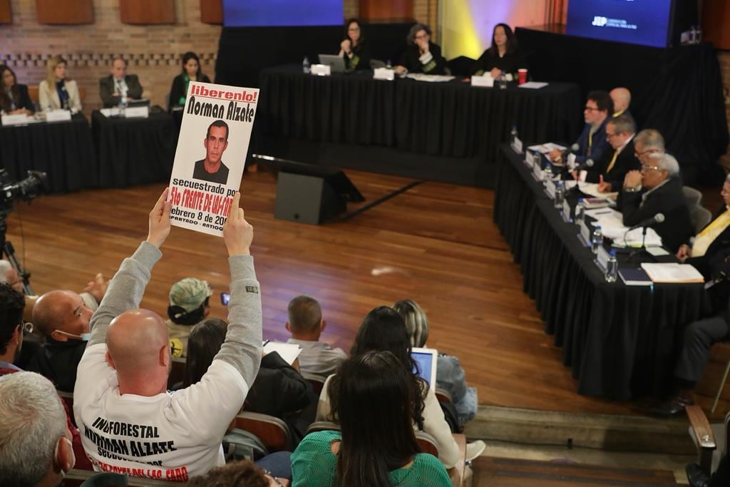 El Secretariado de las Farc reconoció su responsabilidad en el secuestro de civiles e integrantes de la Fuerza Pública.