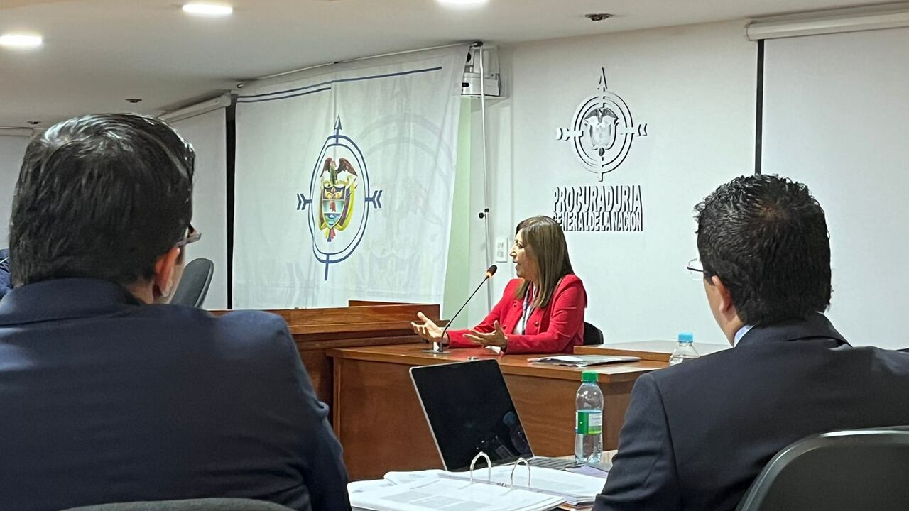 La exdirectora de la Agencia Jurídica del Estado, Martha Lucía Ramírez, rindiendo testimonio en la Procuraduría por el caso de los pasaportes.