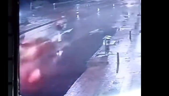 Según vecinos del sector, el taxista se dio a la fuga.