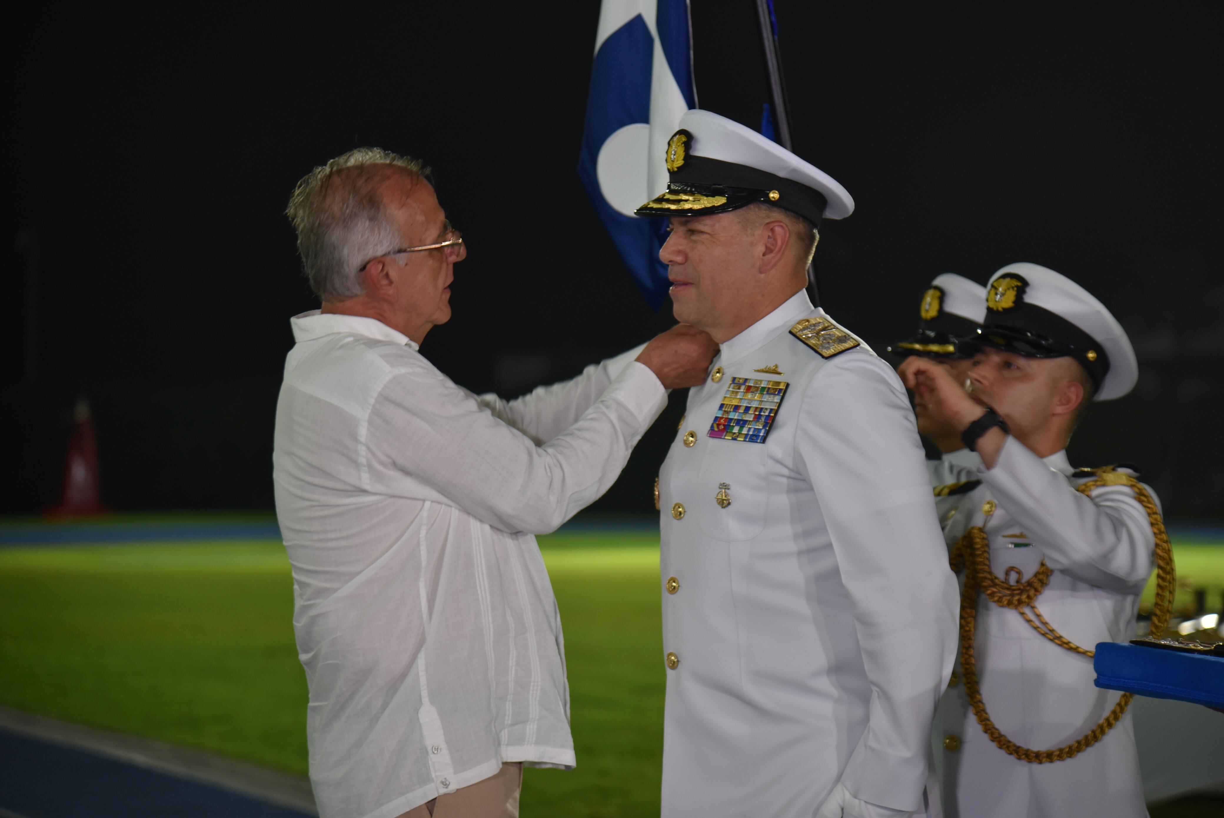 El ministro de Defensa, Iván Velásquez, fue el encargado de presidir el ascenso del comandante de la Armada, Juan Ricardo Rozo, al grado de Almirante.