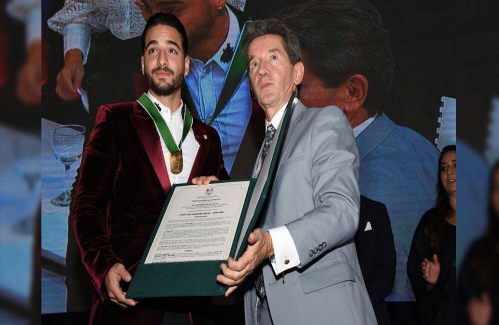 El gobernador de Antioquia, Luis Pérez, aseguró que "Maluma y otros artistas son los que hoy le dan gloria a la sociedad".
