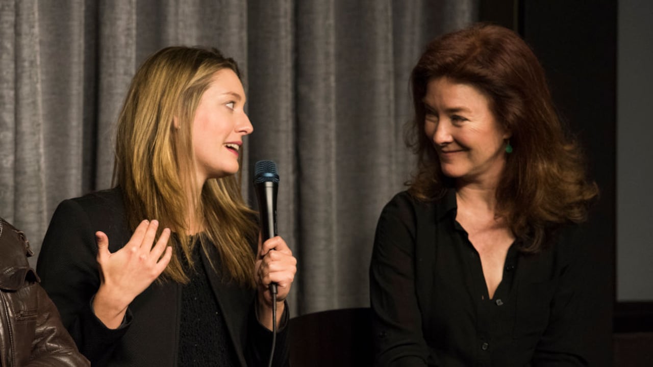 Actriz Zoe Perry y Valerie Mahaffey