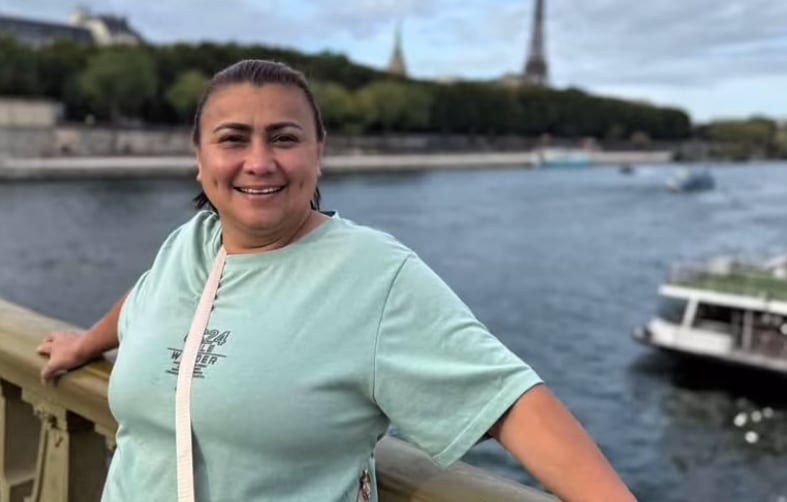 Yulixa Toloza en un viaje a París, Francia.