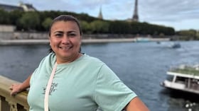 Yulixa Toloza en un viaje a París, Francia.