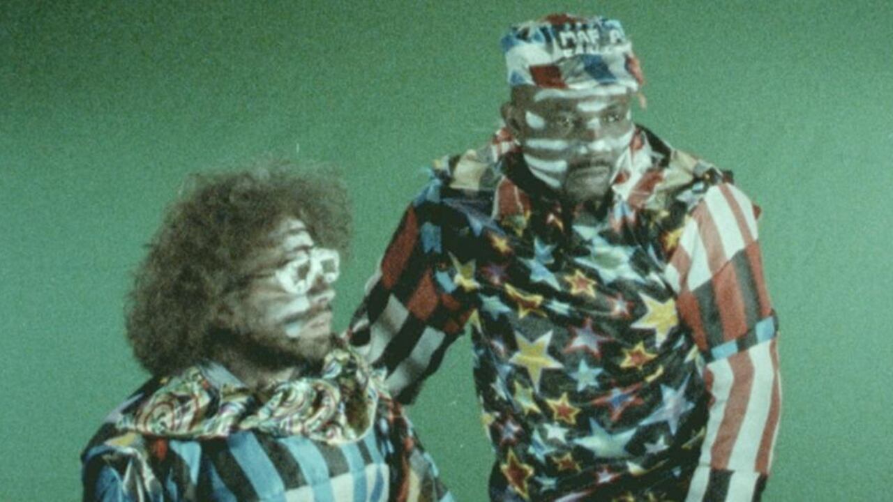 Fotograma de la instalación multi-pantallas 'Tele-Visión' de Camilo Restrepo.