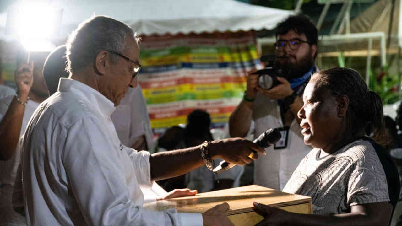 Darío Acevedo y Fabio Bernal Carvajal, posesionado como director del Museo de Memoria este lunes, liderarán un acto simbólico en el que instalarán la "primera piedra" de lo que será el Museo de Memoria de Colombia. Foto: Vía Twitter Centro Nacional de Memoria Histórica.