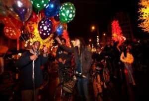 Los ciudadanos que se transporten en bicicleta, deberán utilizar los elementos de seguridad (casco, cinta reflectiva y luces).
