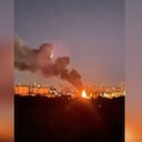 Ataque de Ucrania a planta eléctrica de Bélgorod, Rusia. Autoridades han confirmado que le fuego ya fue controlado.