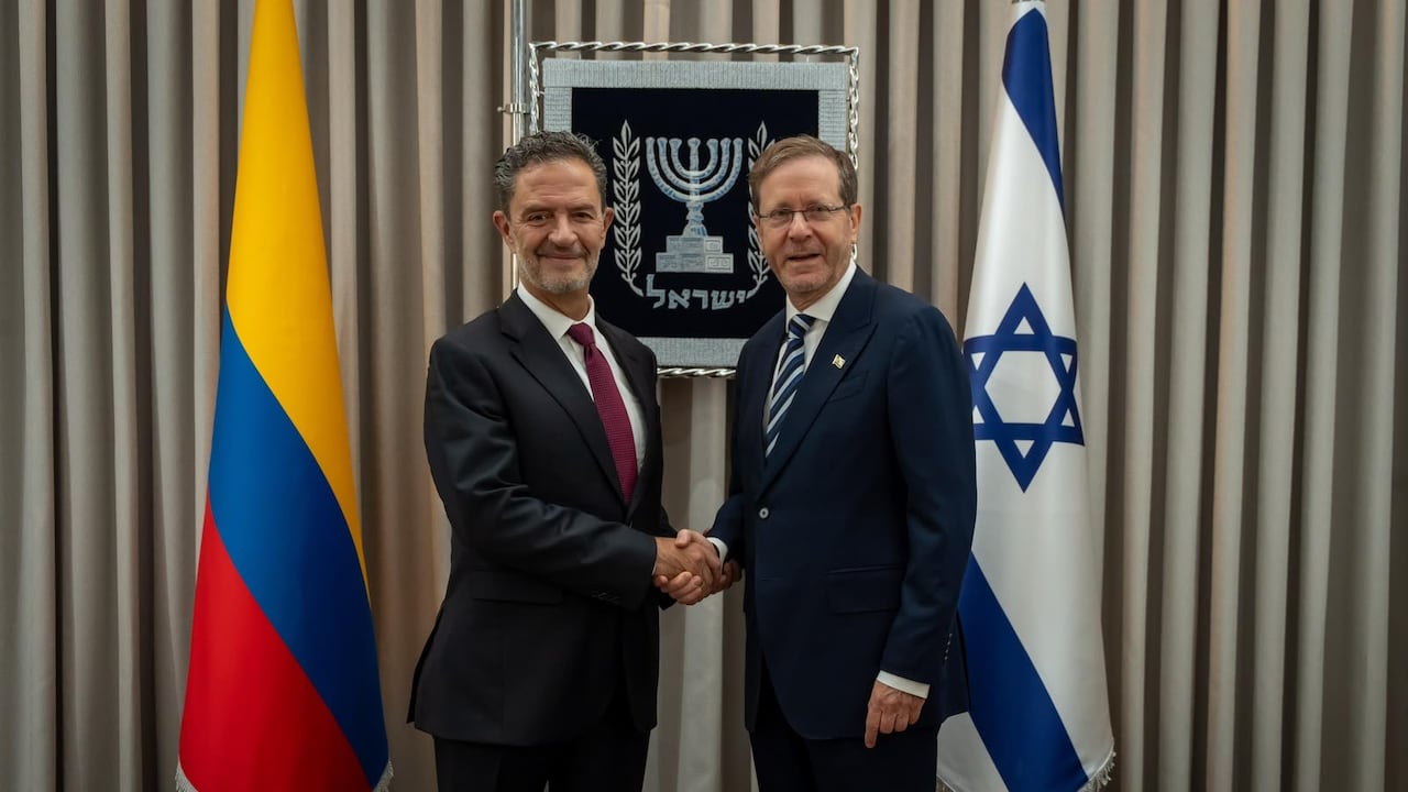 Omar Bula y el presidente Isaac Herzog.