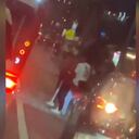 El momento en que hinchas de Santa Fe agreden un bus lleno de de seguidores de Universitario de Perú