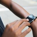 Los relojes inteligentes podrían ayudar a detectar el Párkinson.