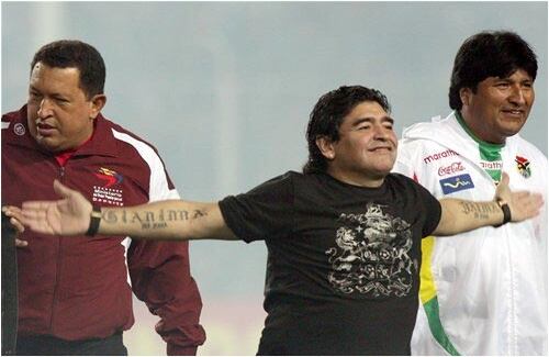 Las leyendas. El presidente de Venezuela, Hugo Chávez, el de Bolivia, Evo Morales, y el astro argentino Diego Armando maradona se saludaron durante la apertura de la Copa. Sin duda, fue un encuentro de leyendas latinoamerianas.