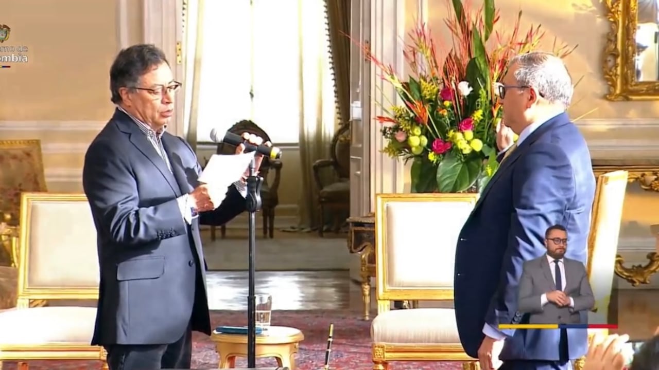Presidente Gustavo Petro y el nuevo magistrado Miguel Polo Rosero