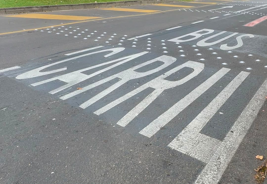 El nuevo carril preferencial busca priorizar la circulación de vehículos de transporte público en la calle 63.