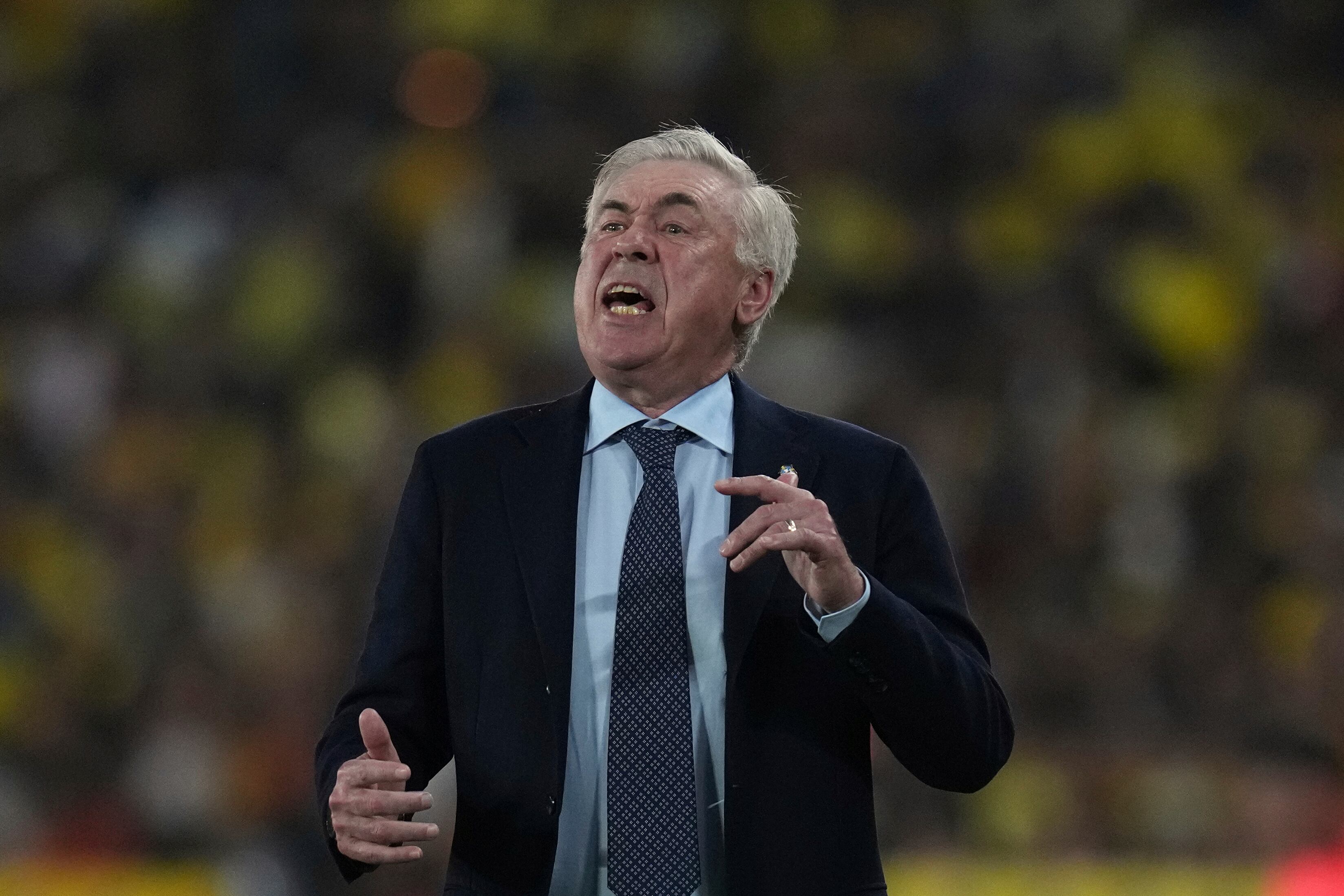 Brazil's coach Carlo Ancelotti shouts instructions to his players during a World Cup 2026 qualifying soccer match against Ecuador at Banco Pichincha stadium in Guayaquil, Ecuador, Thursday, June 5, 2025. (AP Photo/Dolores Ochoa)