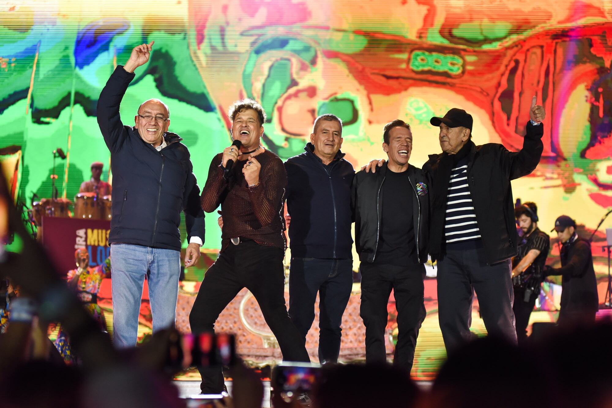 Carlos Vives junto a grandes estrellas del ciclismo