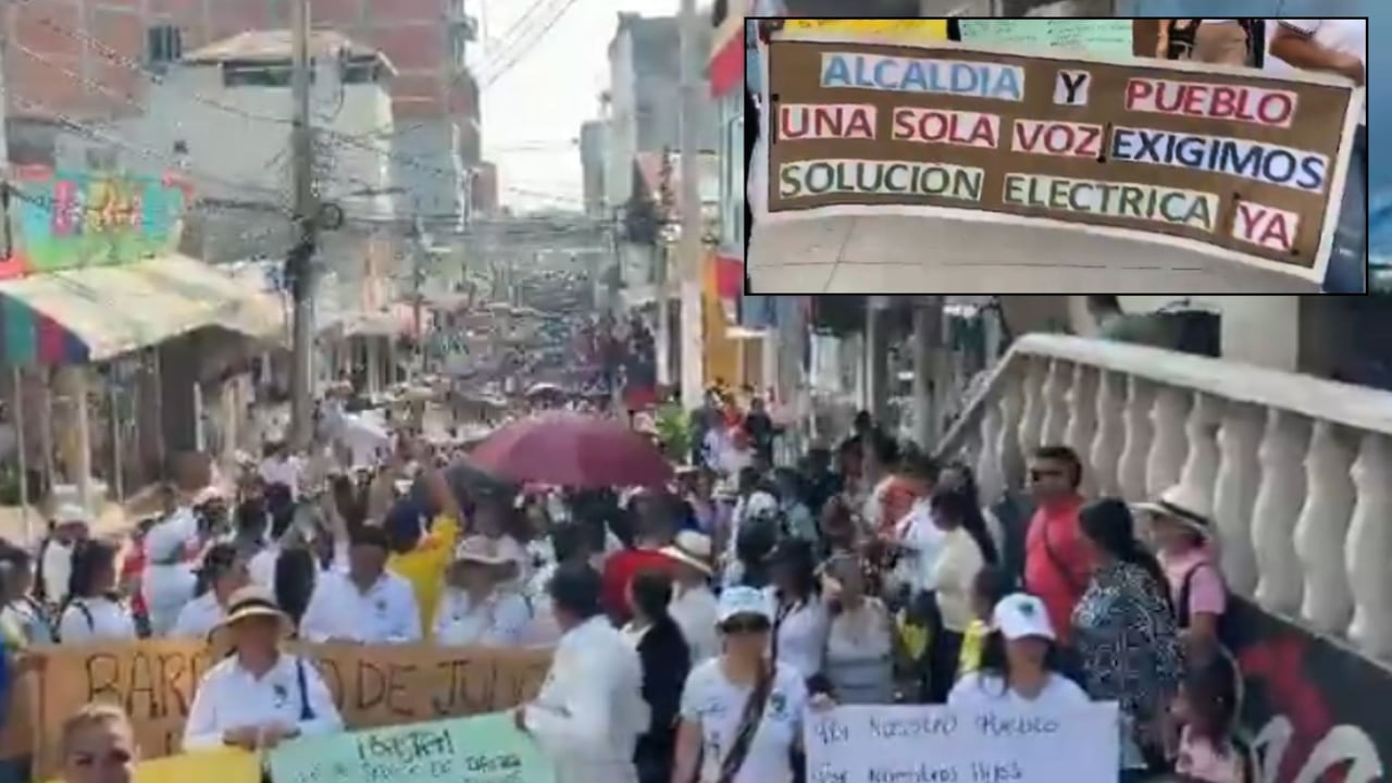 Imagen de los habitantes de Santa Rosa del Sur, Bolívar, que participan en la jornada de protesta contra Afinia para exigir soluciones a las fallas en el servicio de energía y cuestionar las altas tarifas.