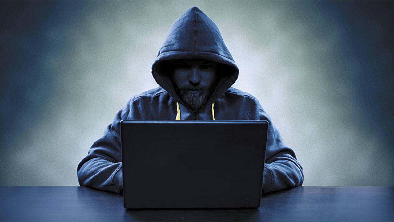 La red de servidores tiene sus propios software y hardware diseñados para ocultar y transmitir la información.