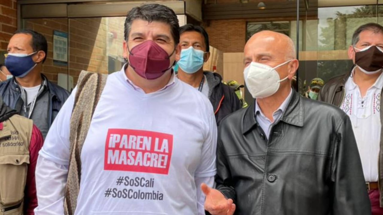 Impiden ingreso del presidente de Fecode a negociación con Gobierno por camiseta que dice “Paren la masacre”