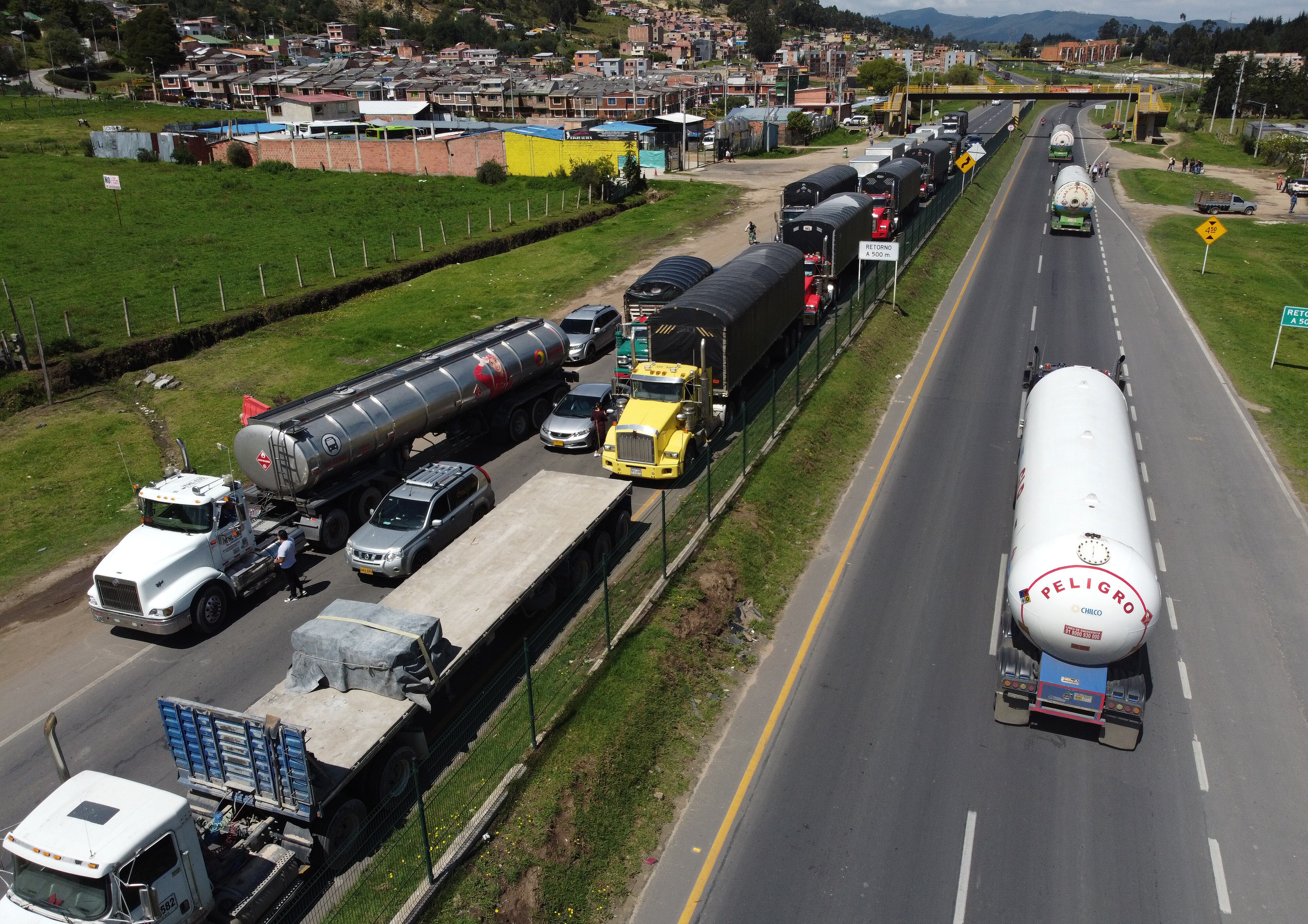 despeje del bloqueo de manifestantes y transportadores en el kilometro 26 en Tocancipa Cundinamarca    Paro Nacional    
Mayo 7 del 2021
Foto Guillermo Torres Reina / Semana