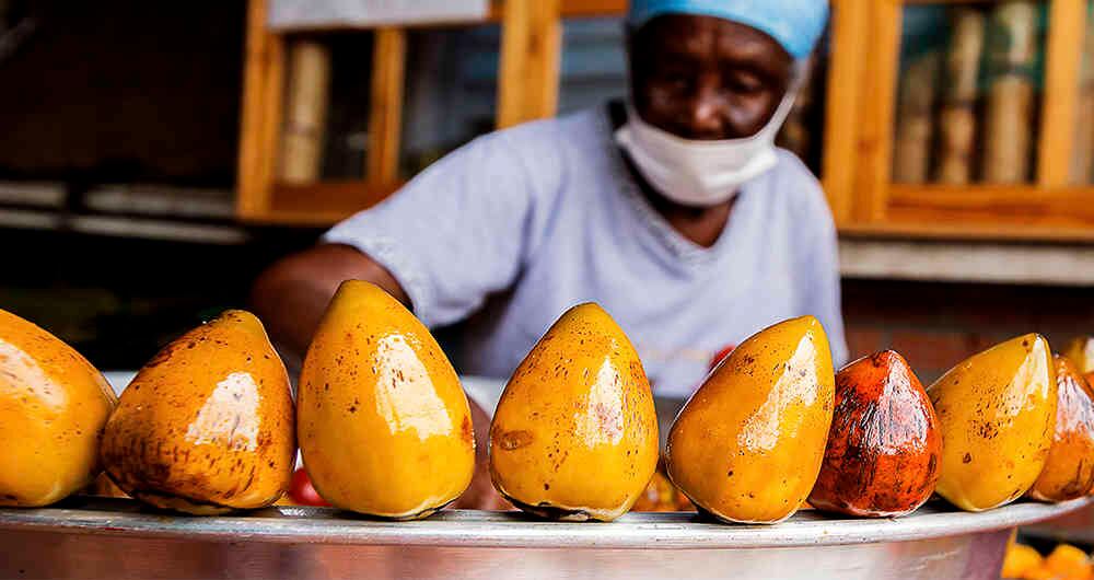 La Galería Alameda, en Cali, es uno de los sitios tradicionales en donde se vende el famosos chontaduro. // @danielquinterofotografo.