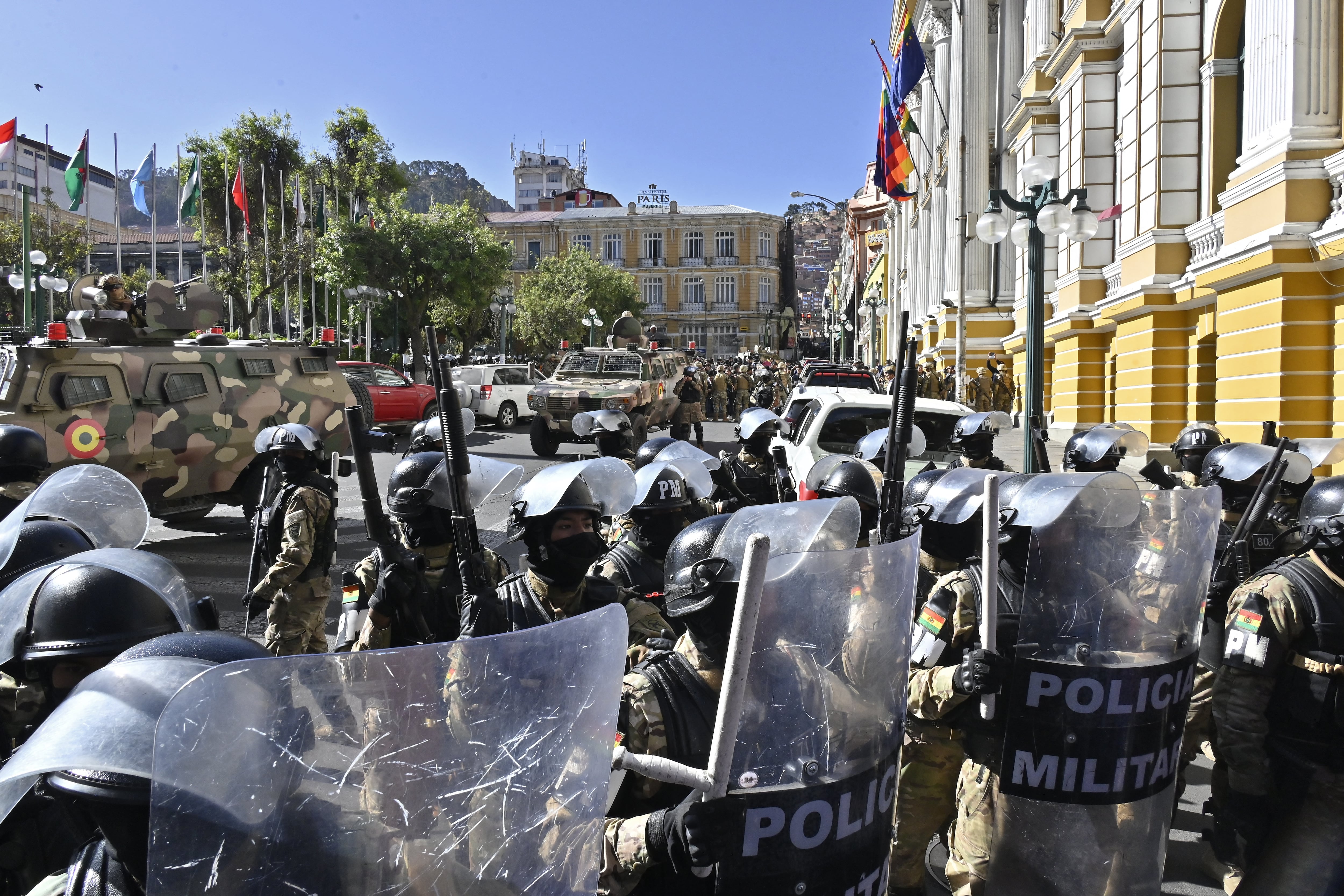Momento en que los militares quisieron hacer un golpe de estado en Bolivia. Foto AFP
