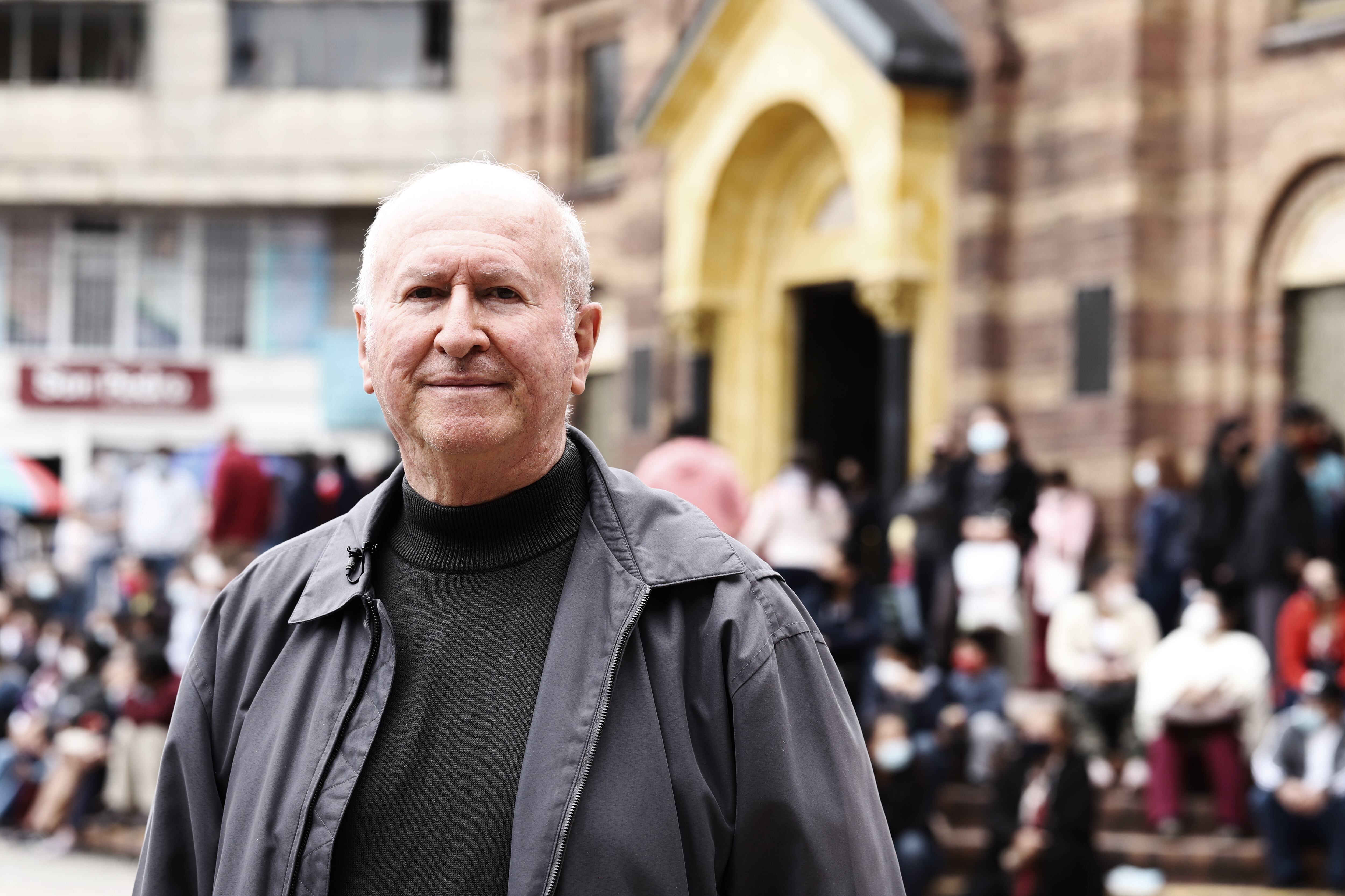 Padre Edgar Palacios, director de la obra salesiana del niño Jesús. Director de la Iglesia del barrio 20 de julio.