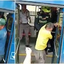 Batalla campal en bus del SITP: pasajeros y conductor se fueron a los puños.