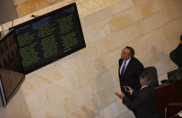 El ministrro del Interior, Federico Renjifo, estuvo pendiente de la votación final del proyecto.  