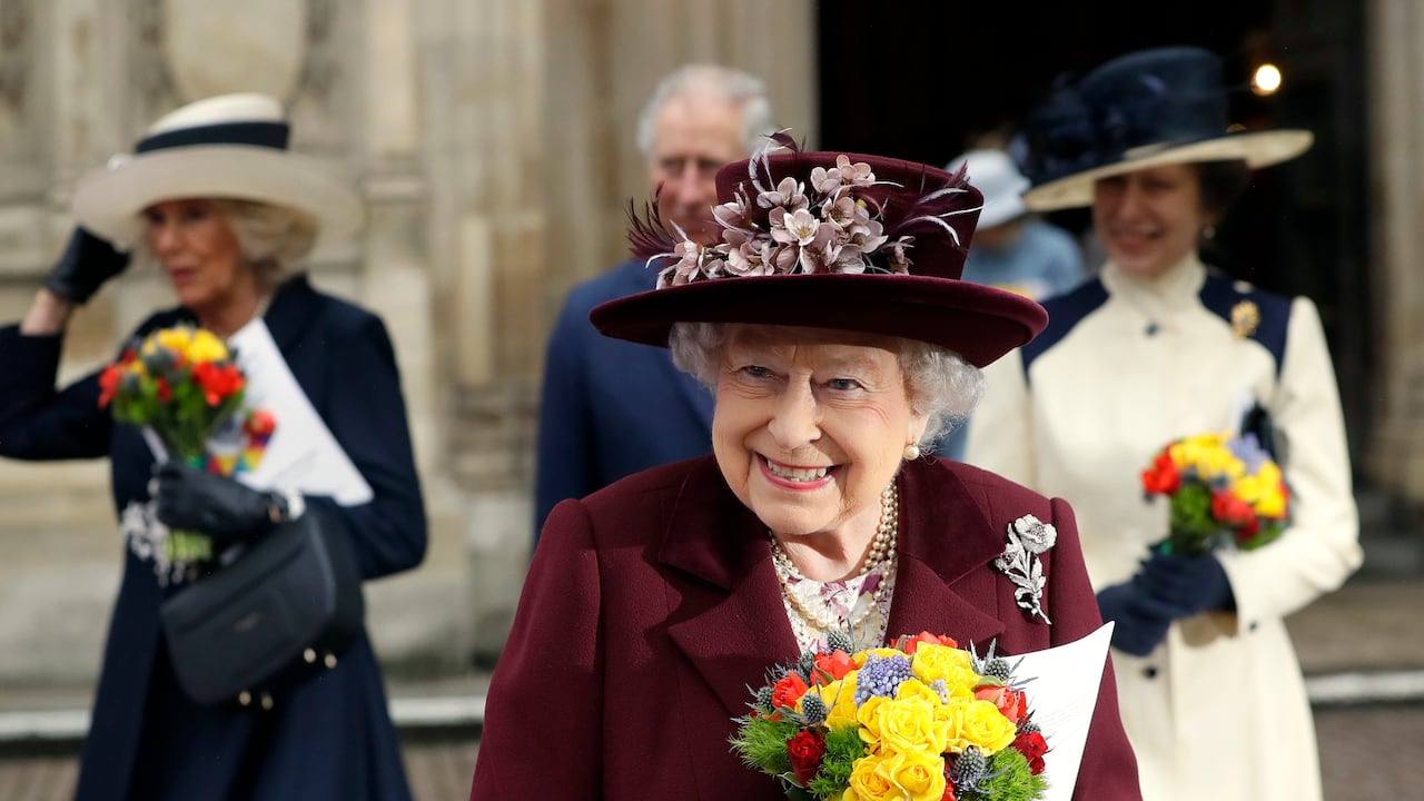 Diseña muchos de sus sombreros, junto con su vestuarista principal, Angela Kelly. Se cree que la colección asciende a unas 5000 piezas.