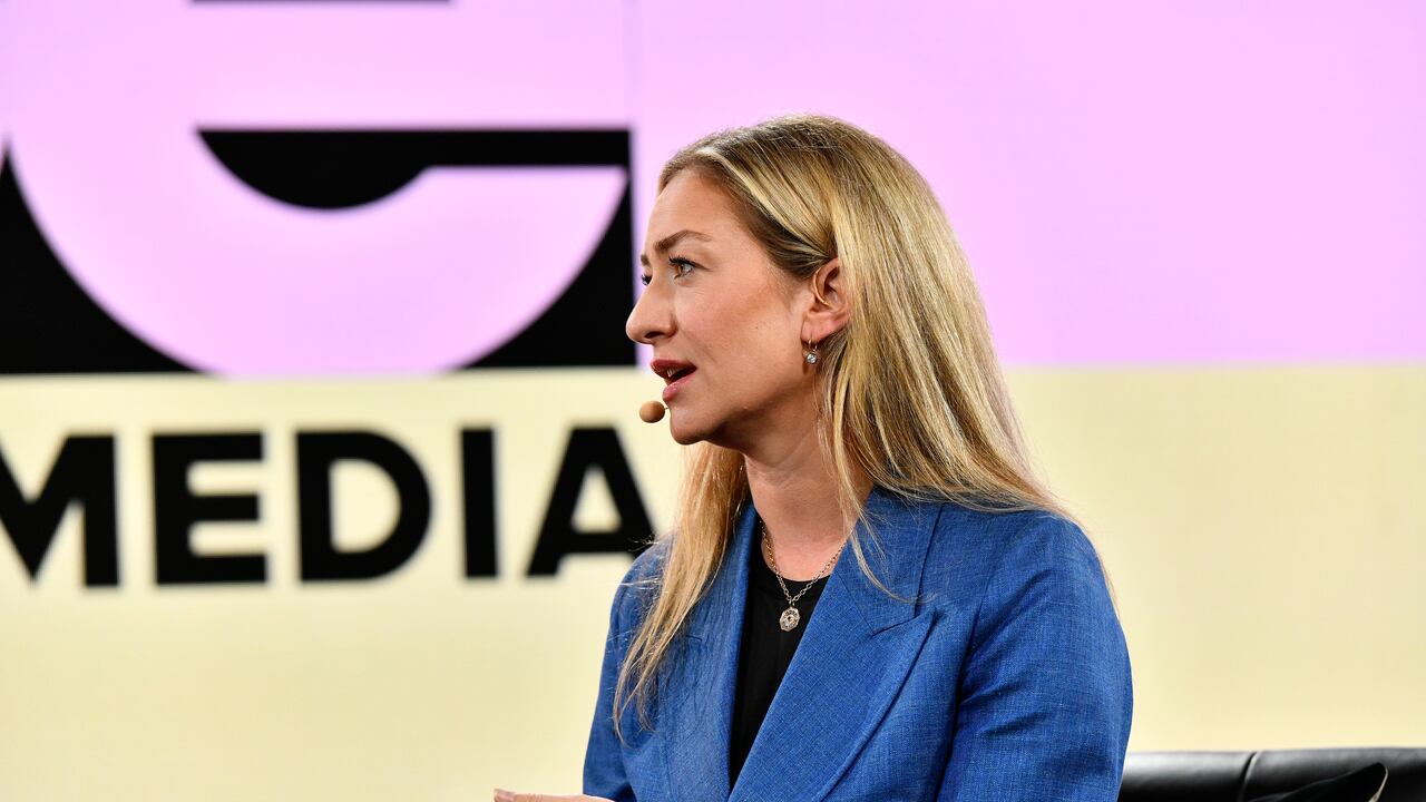 Whitney Wolfe Herd, fundadora y directora ejecutiva de Bumble, habla en el escenario durante la Conferencia del Código 2023 de Vox Media en The Ritz-Carlton, Laguna Niguel el 27 de septiembre de 2023 en Dana Point, California. (Foto de Jerod Harris/Getty Images para Vox