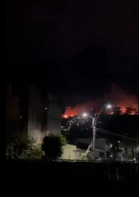 Fuerte incendio forestal en el norte de Cali causó pánico entre la comunidad.