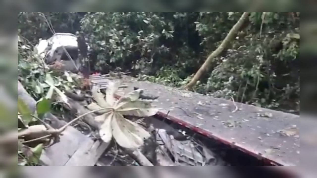 Una pequeña parte del carbón que transportaba el tractocamión cayó a la quebrada. Pero, de acuerdo con la autoridad ambiental, no hay riesgos de contaminación de la quebrada.