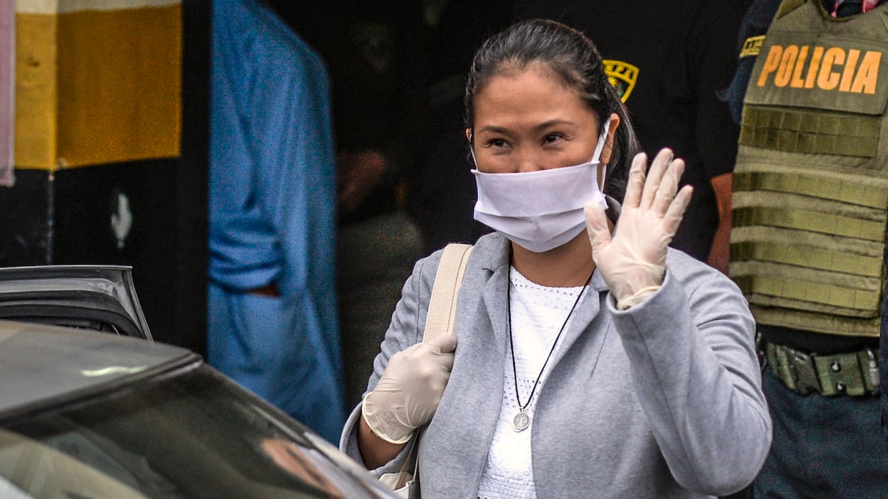 Keiko Fujimori se recupera de la intervención médica para retirarle el tumor que tenía en su garganta.