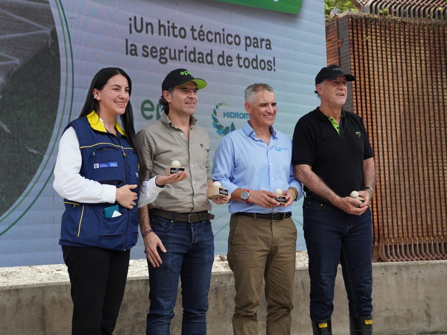 Federico Gutiérrez, alcalde de Medellín; Andrés Julián Rendón, gobernador de Antioquia; y John Maya gerente general de EPM.