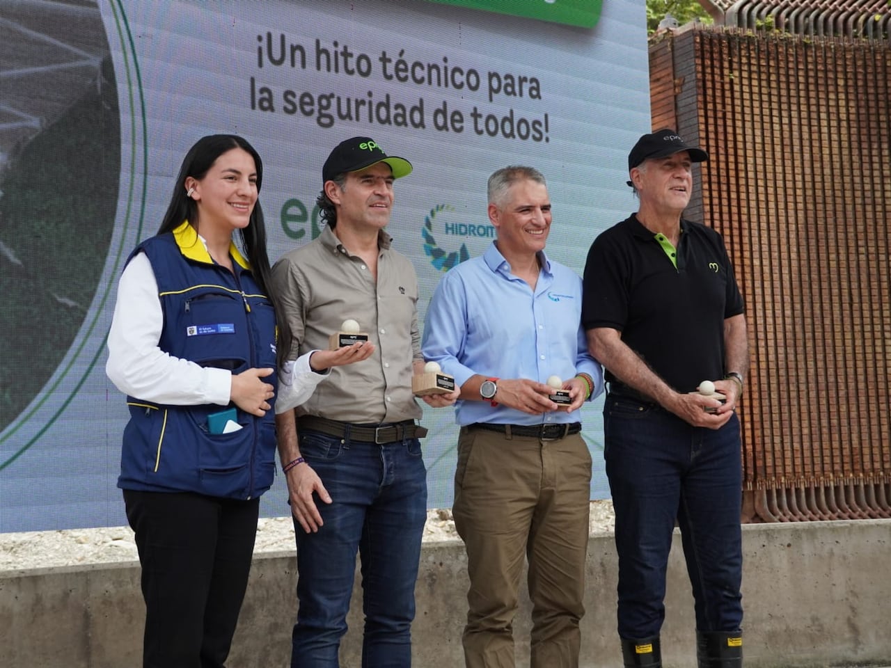 Federico Gutiérrez, alcalde de Medellín; Andrés Julián Rendón, gobernador de Antioquia; y John Maya gerente general de EPM.