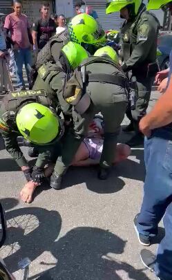 La Policía controló la situación y capturó al agresor.