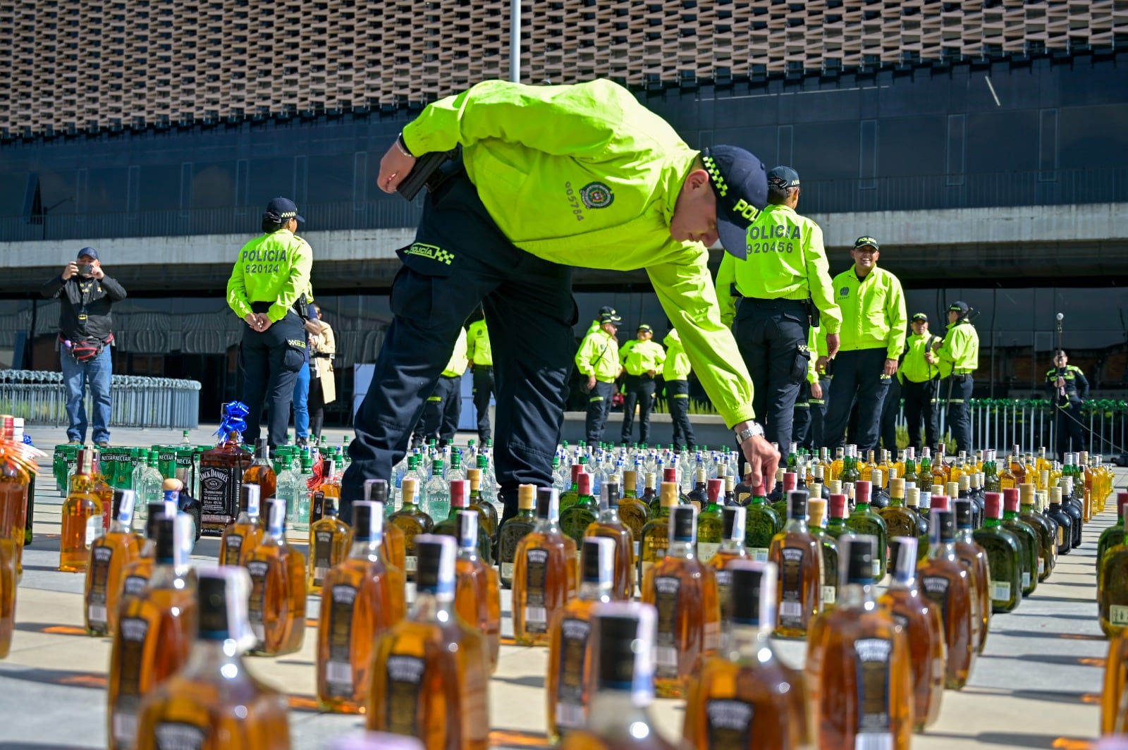 ¿Sabe cómo reconocer licor adulterado? Estas cinco recomendaciones le pueden salvar la vida