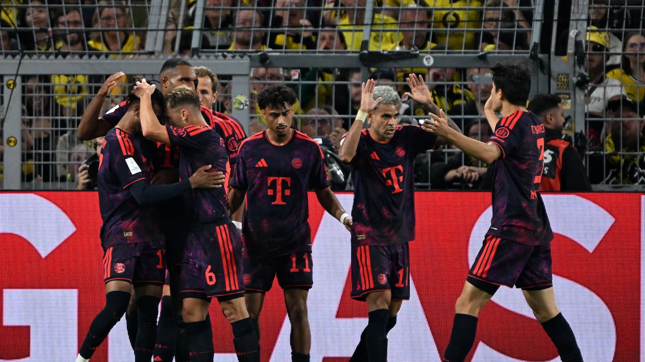 Jugadores del Bayern Múnich celebran un gol ante el Borussia Dortmund.