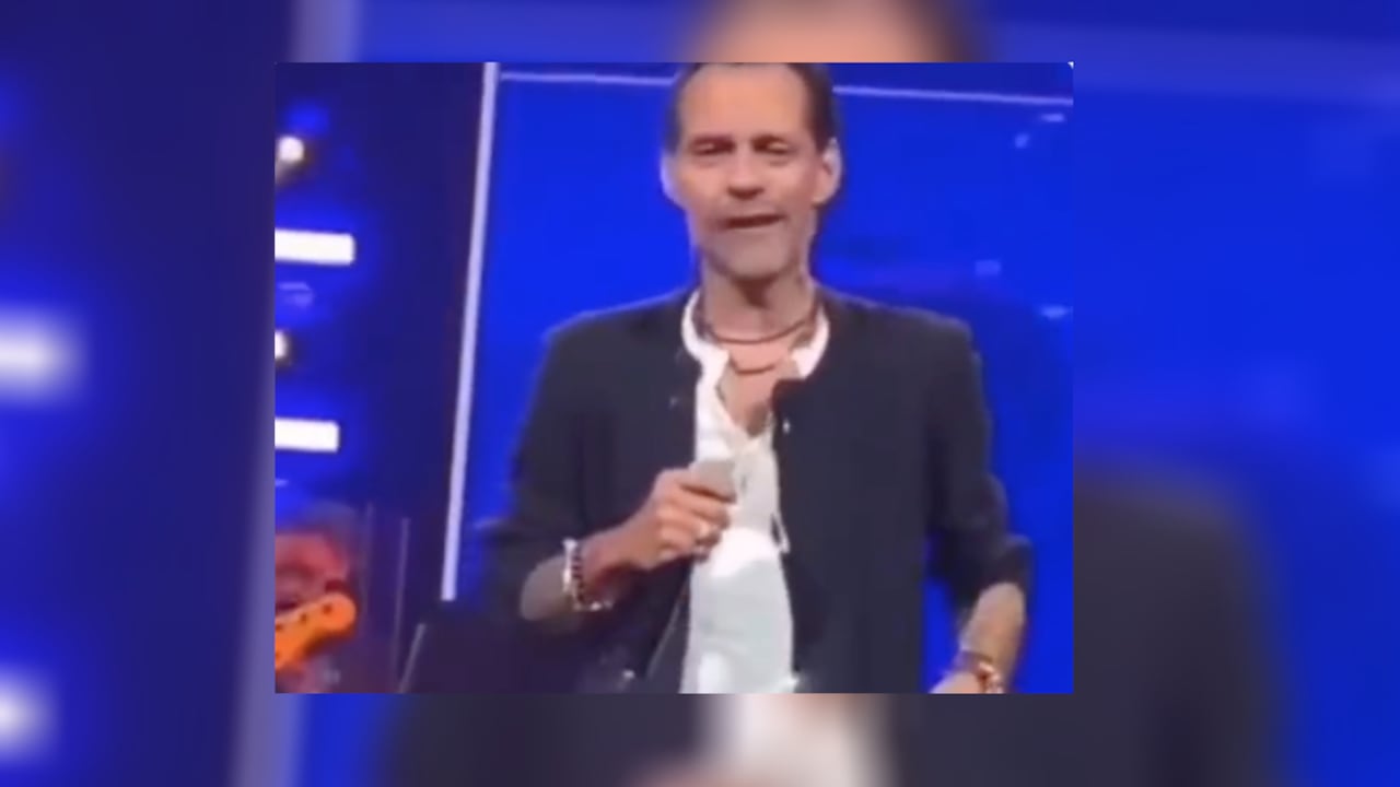 Video: Marc Anthony causó polémica en concierto por extraño movimiento de su mandíbula.