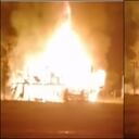 Las llamas consumieron en su totalidad varias viviendas. Al menos diez familias resultaron damnificadas.