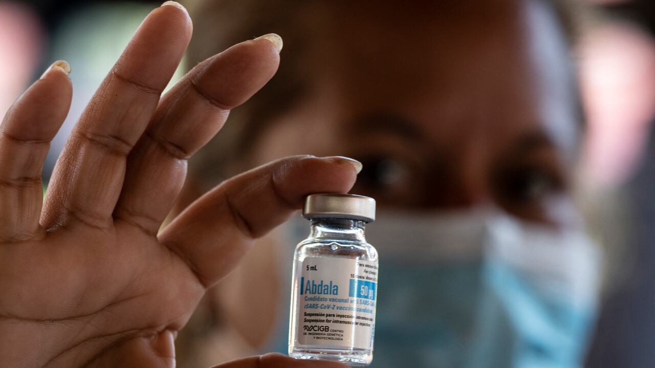 Entre las vacunas candidatas la más avanzada es Abdala, que tiene una eficacia del 92,28 por ciento contra el riesgo de contraer covid