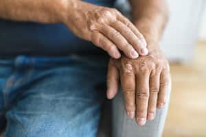 Las articulaciones de las manos son de las que con más frecuencia sufren de artritis.